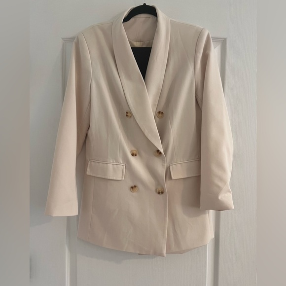 Elegant Cream Women's Blazer-Oversized Fit - Picture 1 of 5